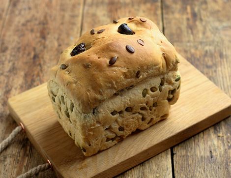 Olive & Pumpkin Seed Bread, Organic, Authentic Bread Co. (400g)
