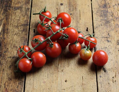 organic cherry vine tomatoes