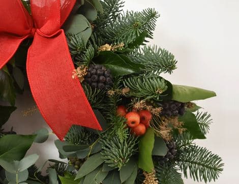 Traditional Christmas Wreath image thumbnail