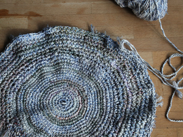 When your box string collection gets out of control, crochet a rug, why not?