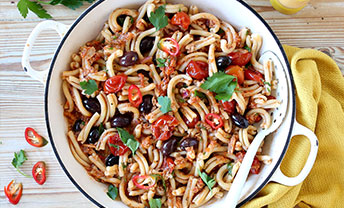 Enjoy a flavour-packed meal with our pasta and pie kits