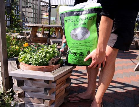 Peat-Free Wool Compost for Seeds, Suitable for Organic Growing, Dalefoot Composts (12l)