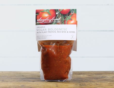 organic vegan bolognese with plant protein, red wine and herbs
