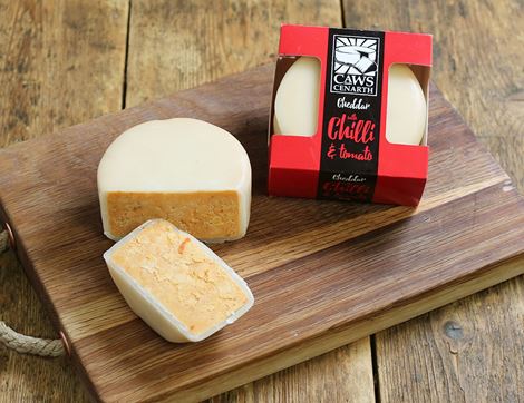 Cheddar with Chilli & Tomato, Organic, Caws Cenarth (200g)