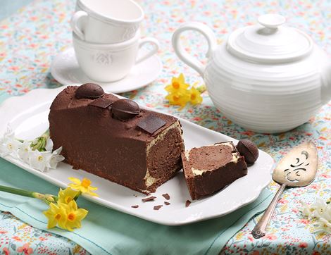 Chocolate & Mint Easter Log, Organic, Daylesford (700g)