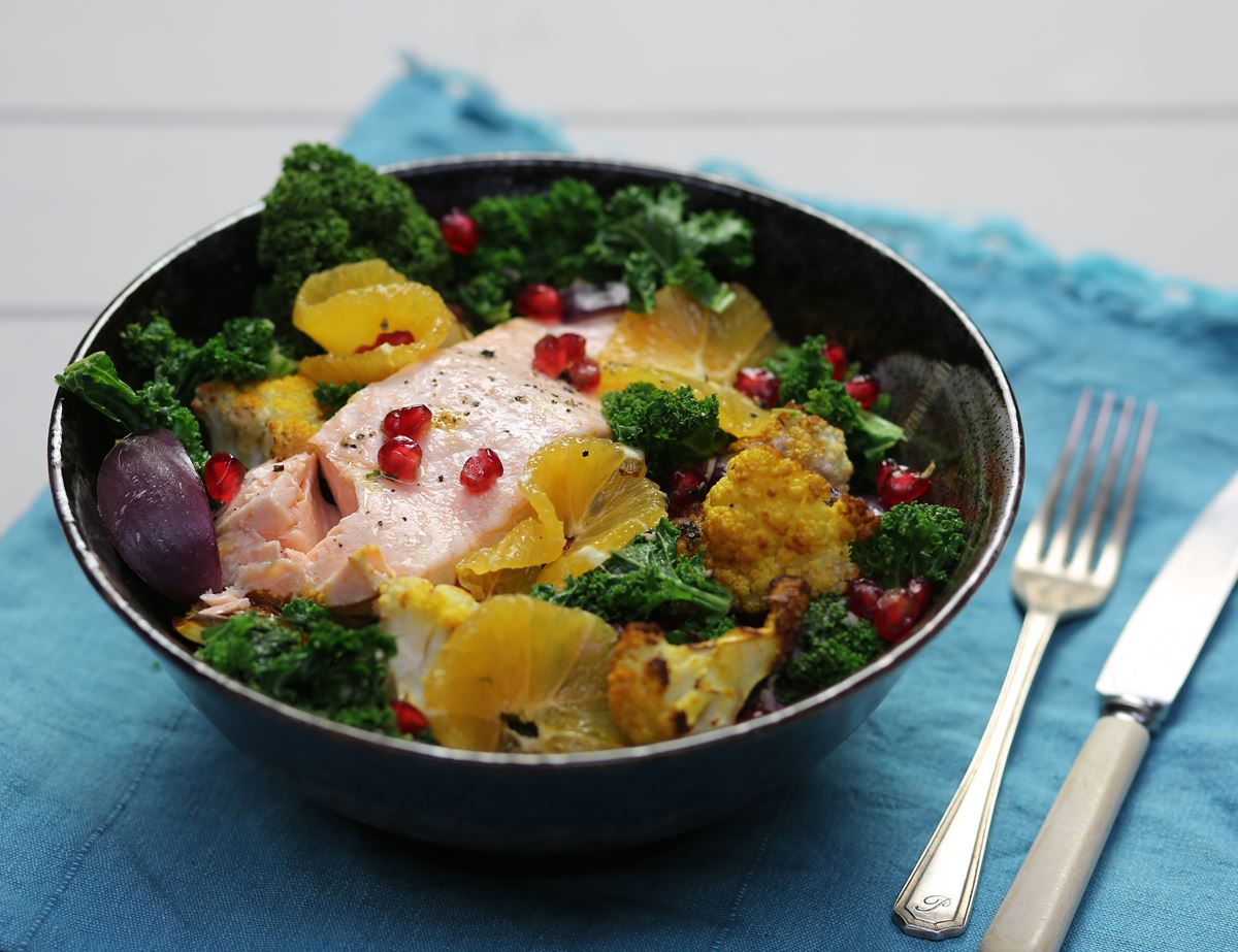 Salmon & Tahini Kale Cauli Bowl