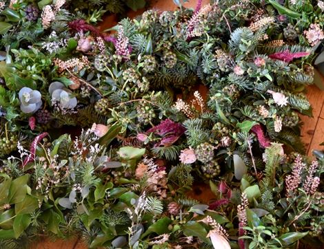 Luxury Traditional Christmas Wreath, Organic Blooms