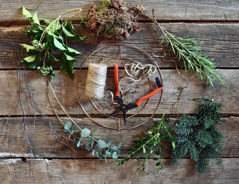 Luxury Traditional Christmas Wreath, Organic Blooms