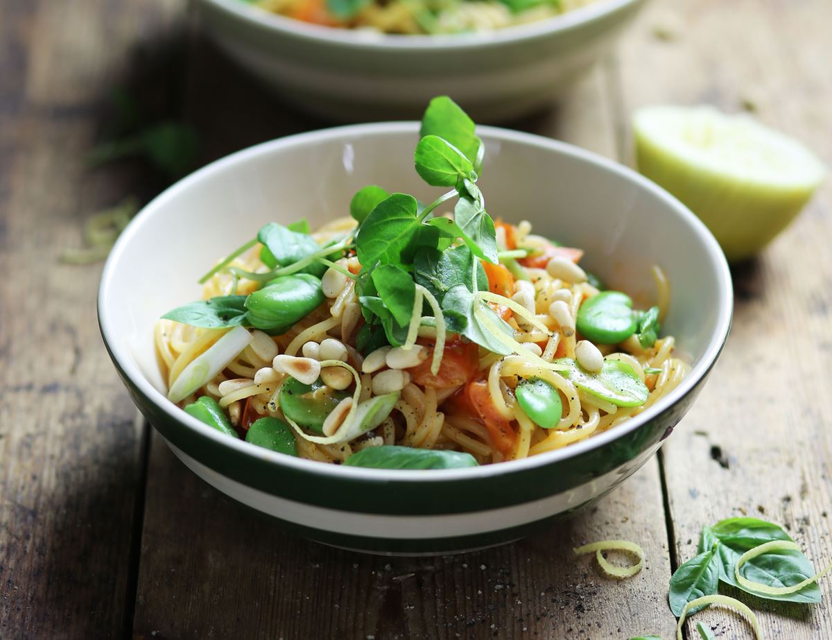 One Pot Broad Bean Summer Spaghetti