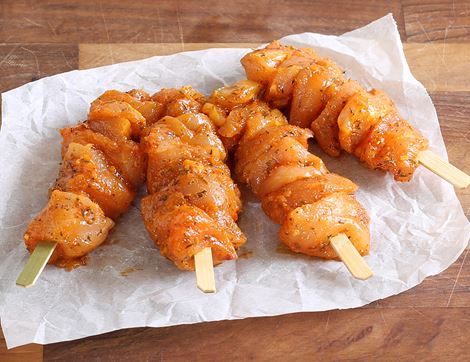 greek-inspired chicken breast skewers farmison & co