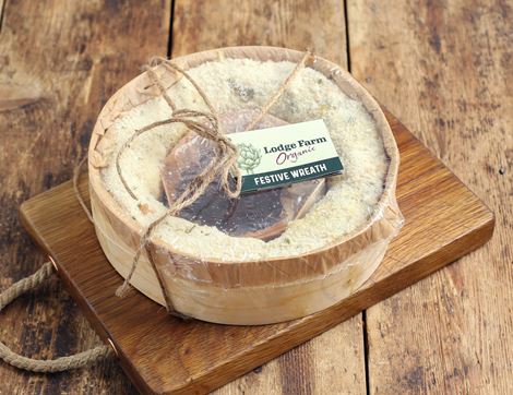 Festive Cheese and Leek Wreath with Red Onion Relish, Organic, Lodge Farm (1.19kg)
