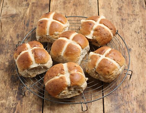 Luxury Hot Cross Buns, B Corp, Non-Organic, Hobbs House Bakery (480g, pack of 6)
