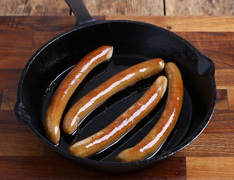 sausages in a frying pan