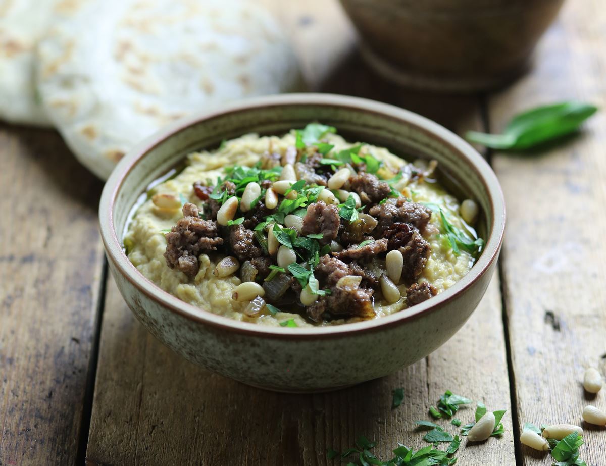Spiced Lamb with Hummus & Flatbreads