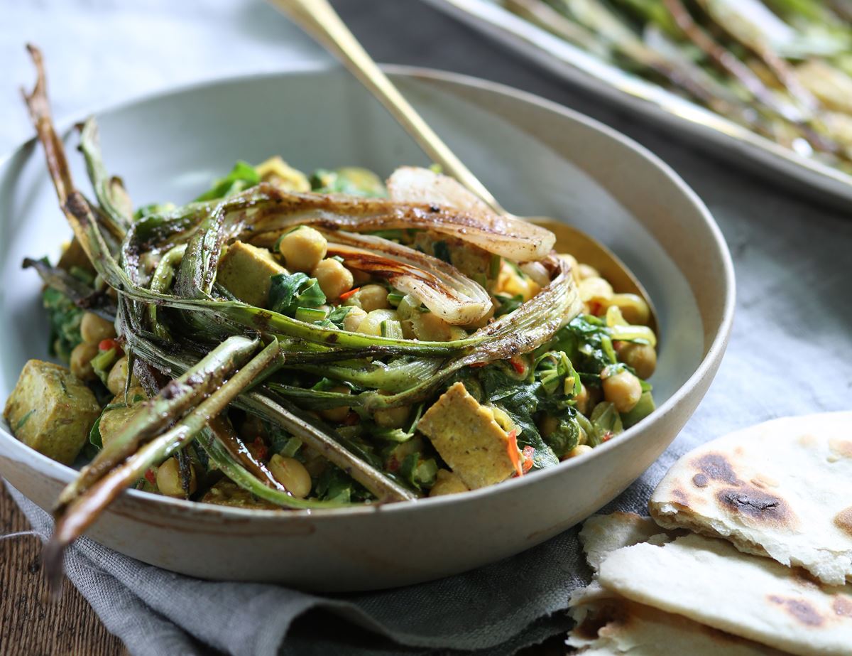 Chickpea & Spinach Curry with Crispy Spring Onions & Flatbreads