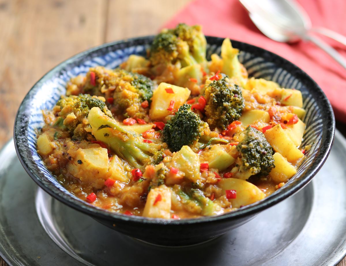 Bombay Potato, Broccoli & Lentil Curry