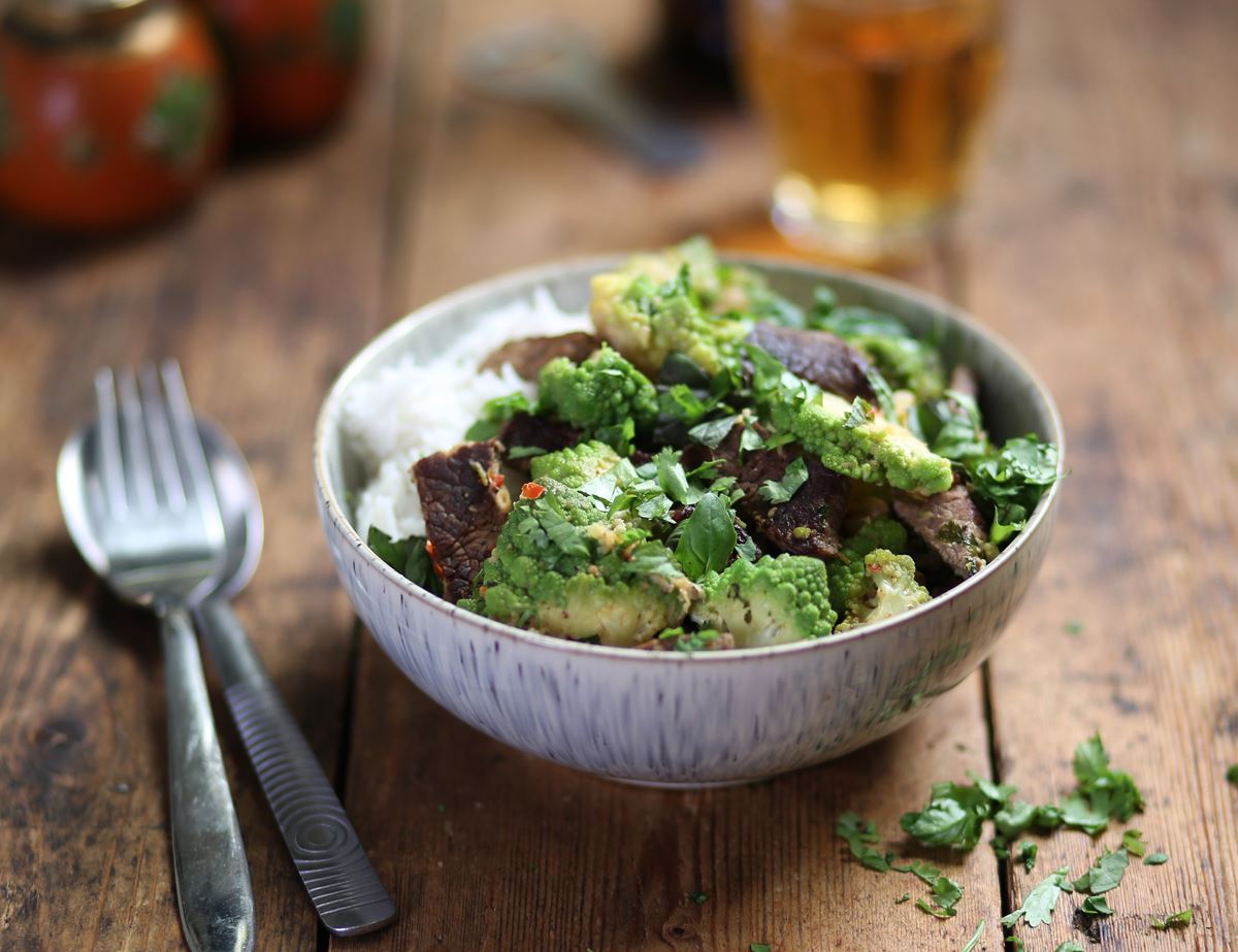 Speedy Minute Steak & Romanesco Cauliflower Red Curry