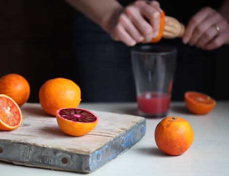 organic blood oranges for juicing in cup