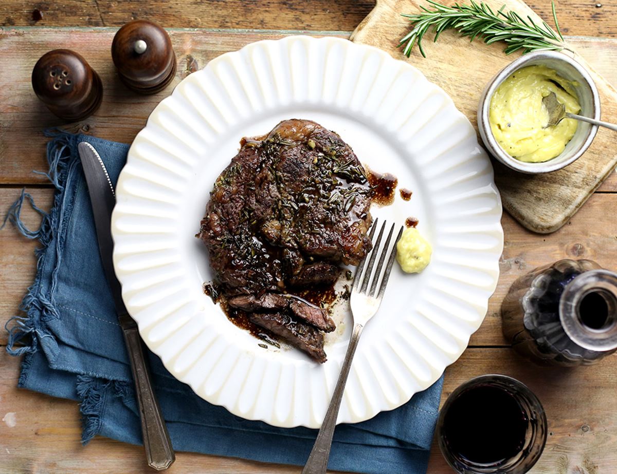 Rosemary-Rubbed Steak with Horseradish Aioli 