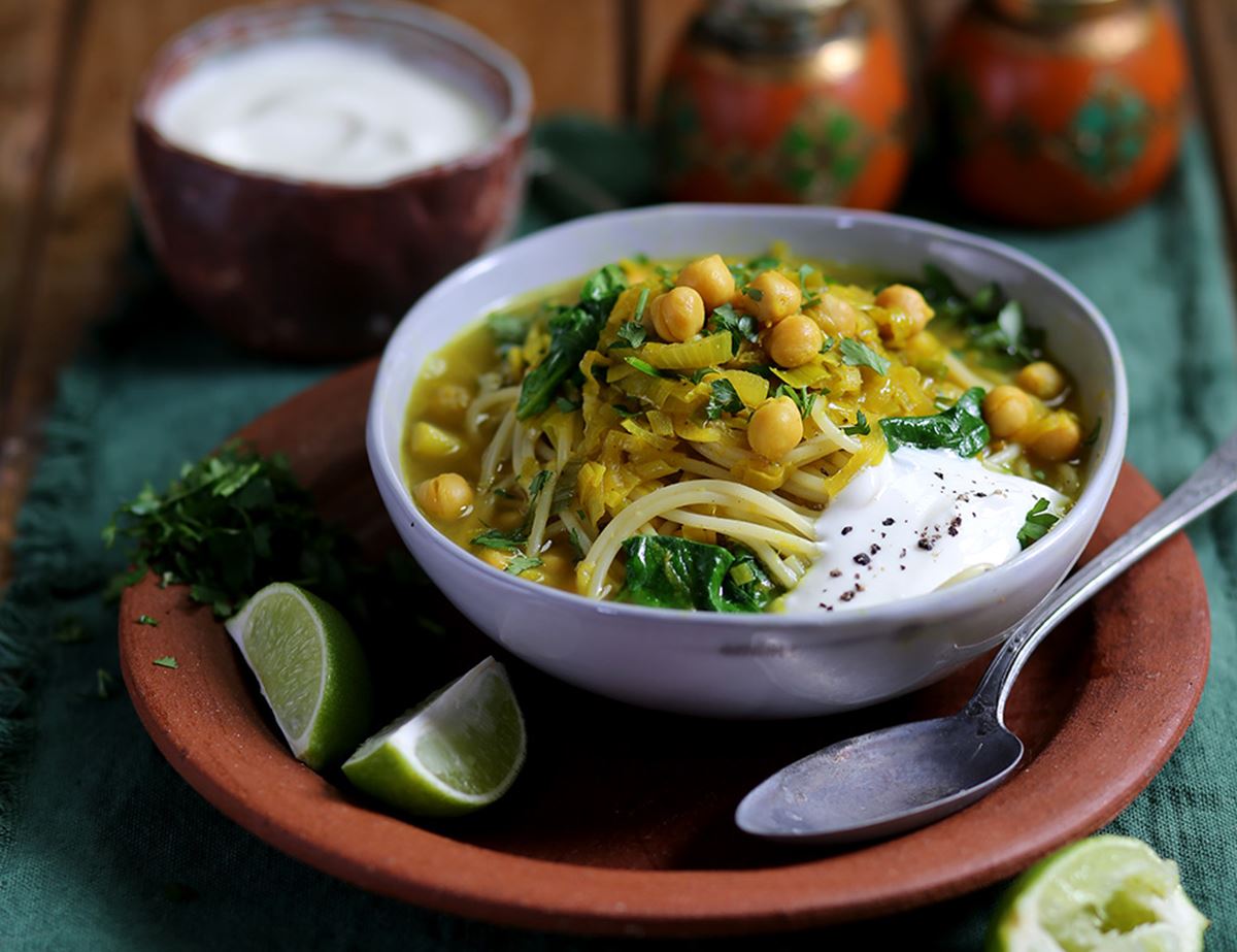 Speedy Iranian Turmeric Noodle Broth