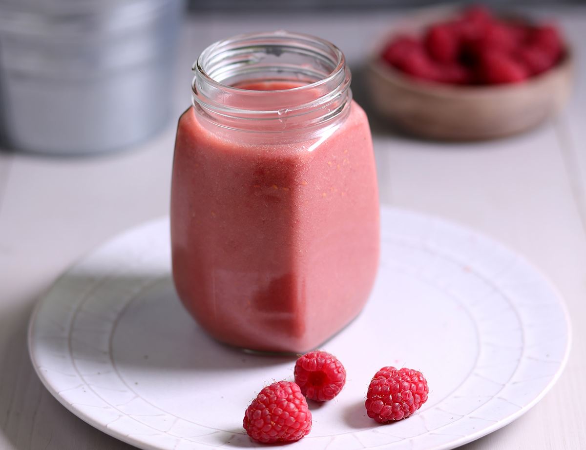 Raspberry & Matcha Swirl Smoothie