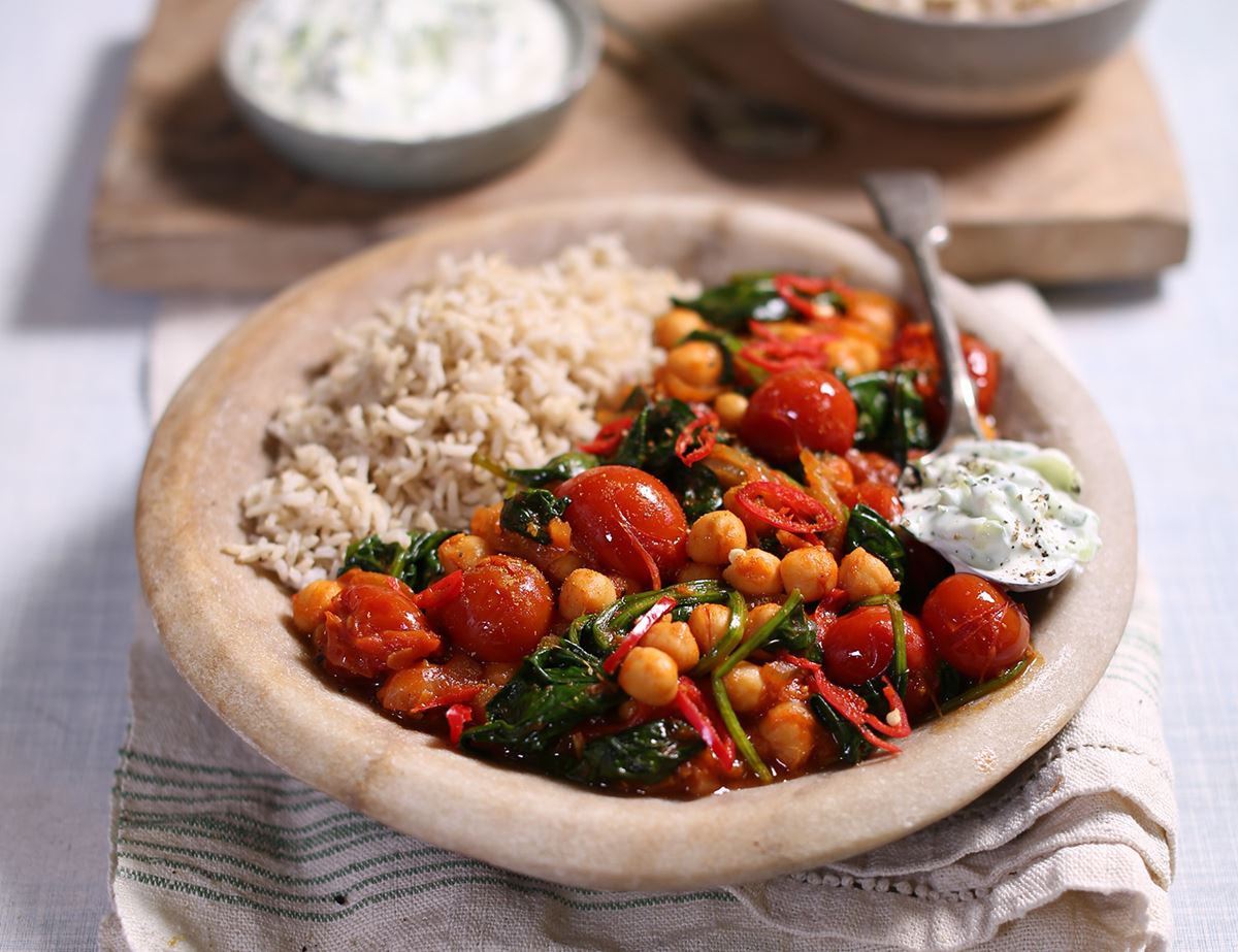 Tomato, Spinach & Chickpea Curry with Cucumber Yogurt