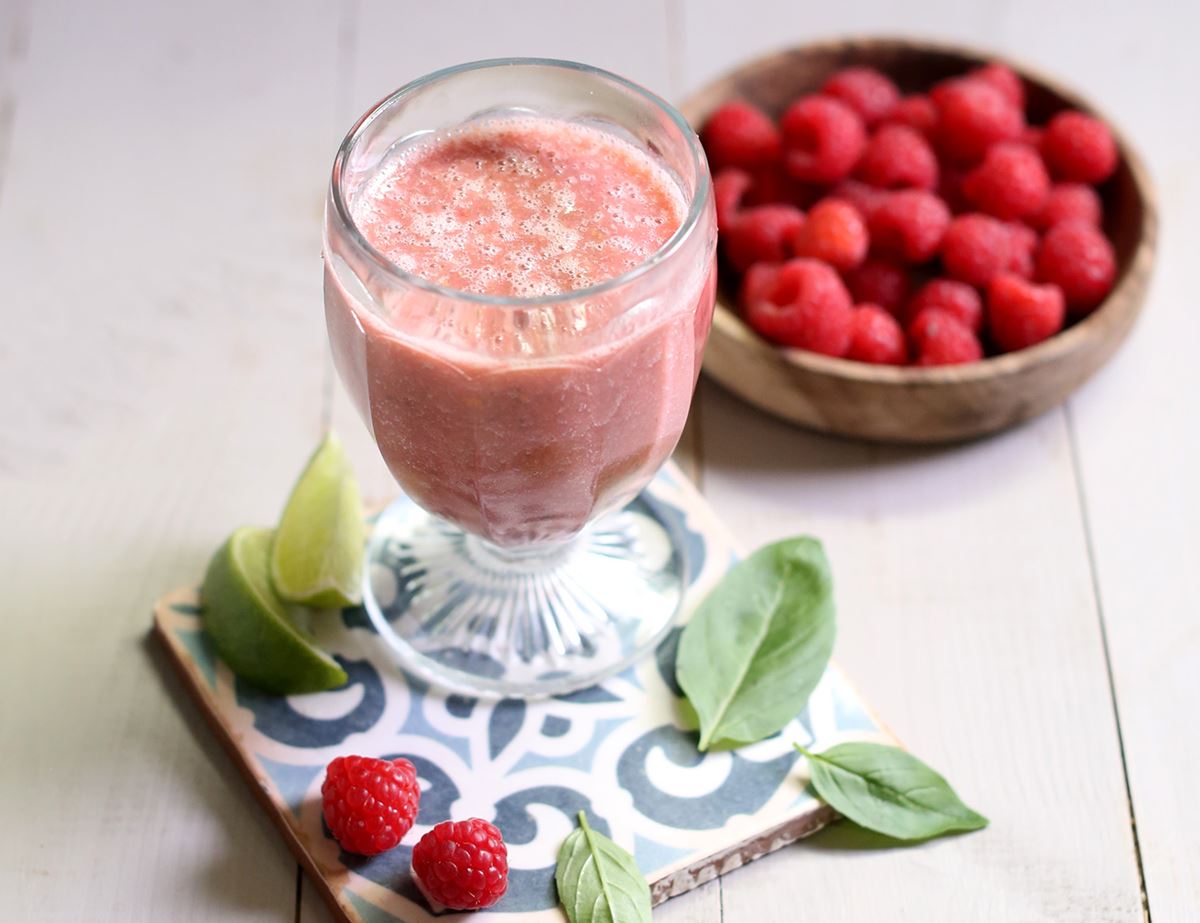 Basil & Berry Crush Smoothie