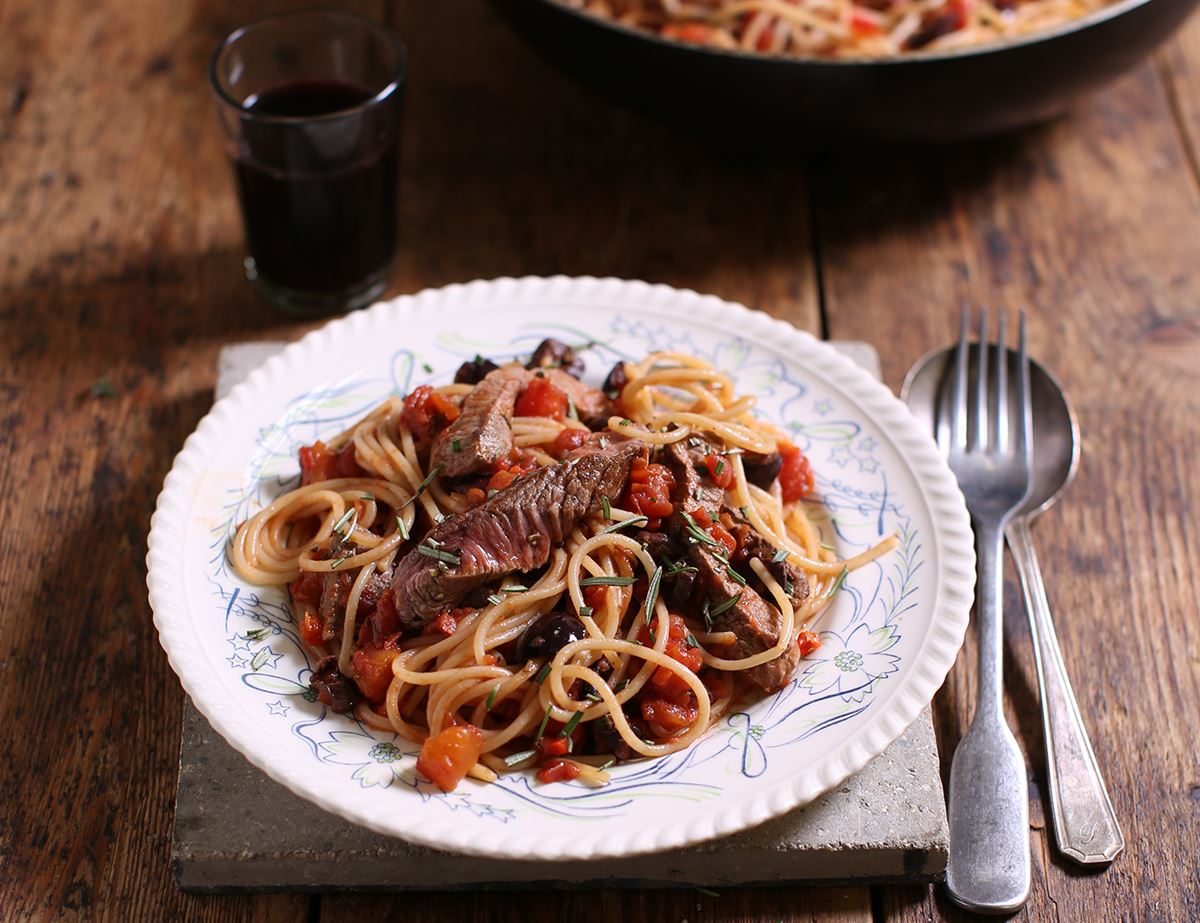 Minute Steak, Tomato & Olive Spaghetti