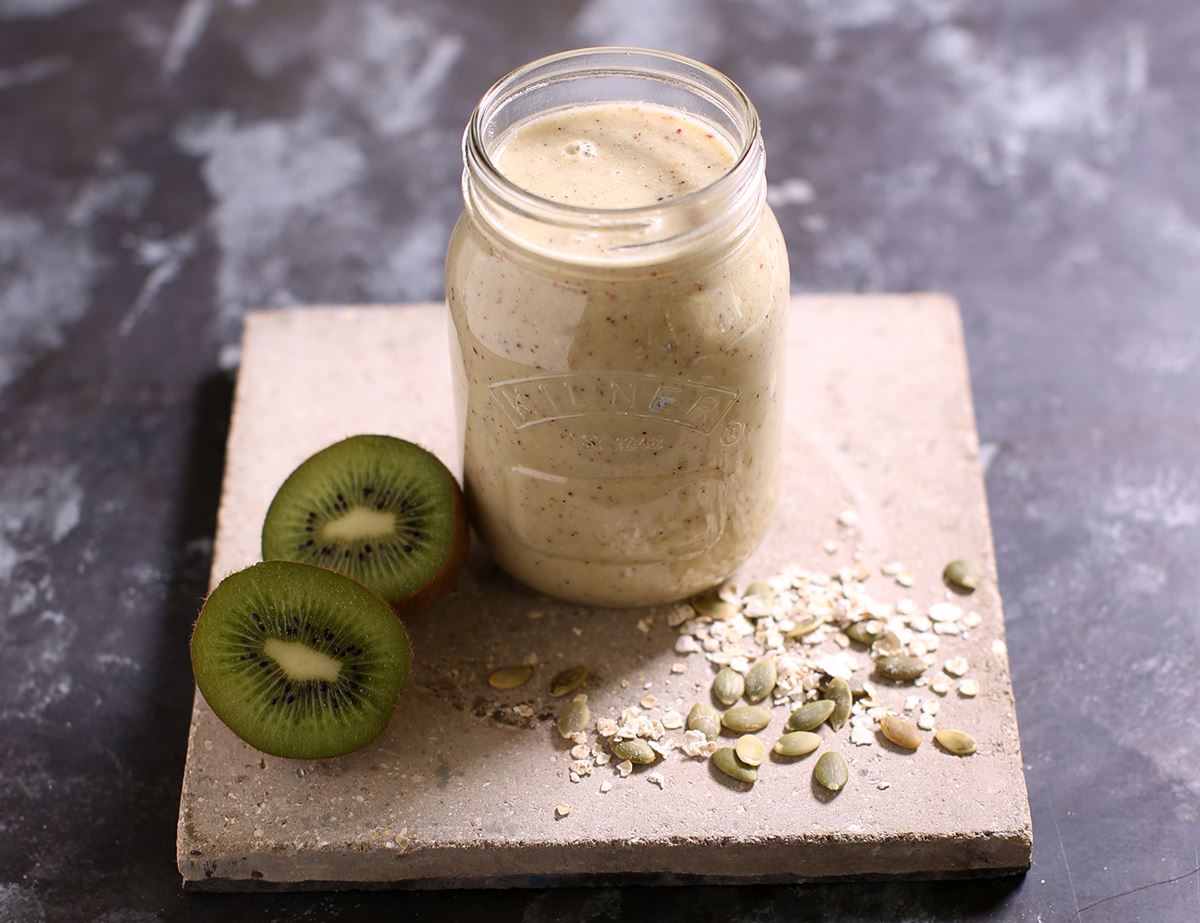 Kiwi & Oat Breakfast Smoothie