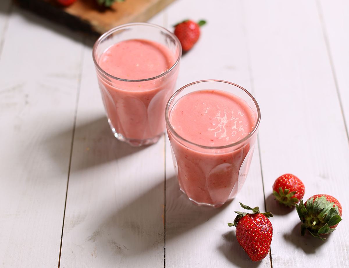 Strawberry, Rhubarb & Coconut Smoothie