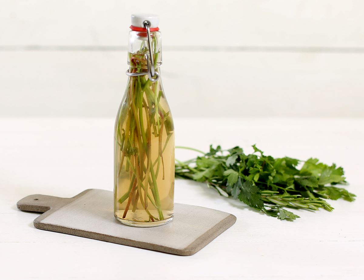 ZzzzzzHerb Stem Vinegar