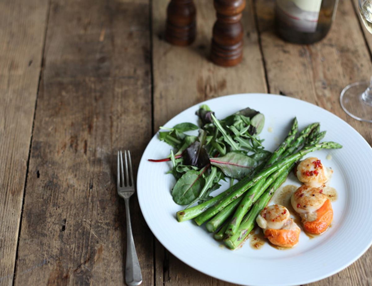 Seared Scallops with Soy & Chilli Sauce