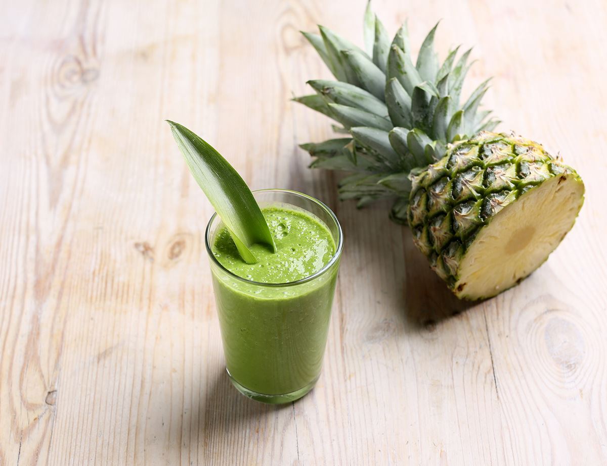 Pineapple, Spinach & Coconut Kefir Smoothie