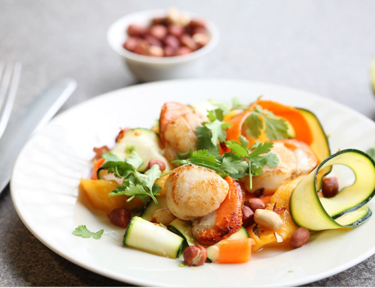 Caramelised Scallops with Thai Salad