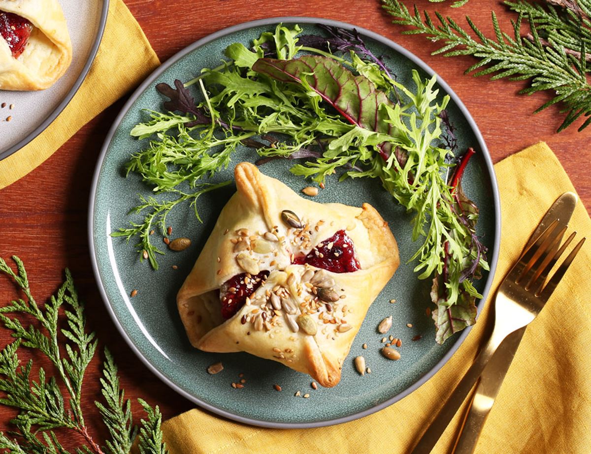 Baked Camm’vert with Christmas Chutney