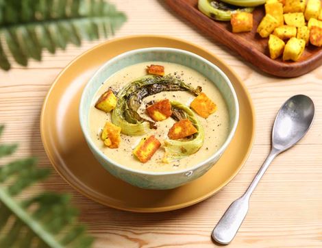 Curried Cauliflower Soup with Cheese Croutons