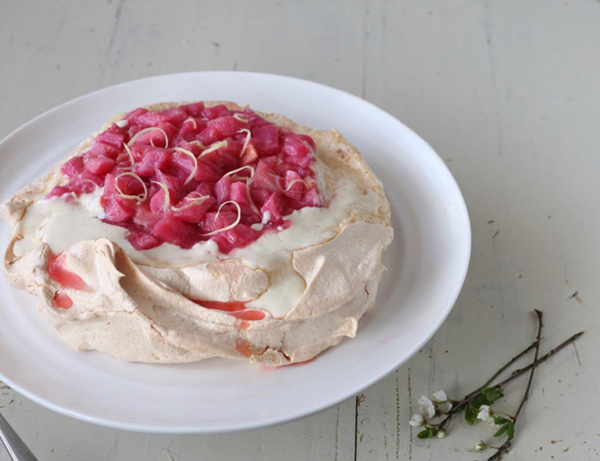 Rhubarb & Custard Pavlova