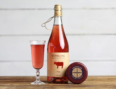 Pinot Noir Frizzante and Godminster Cheddar Pairing