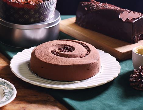 Chocolate Coffee Cake with Crème Brûlée Filling, Organic, Daylesford (700g) 